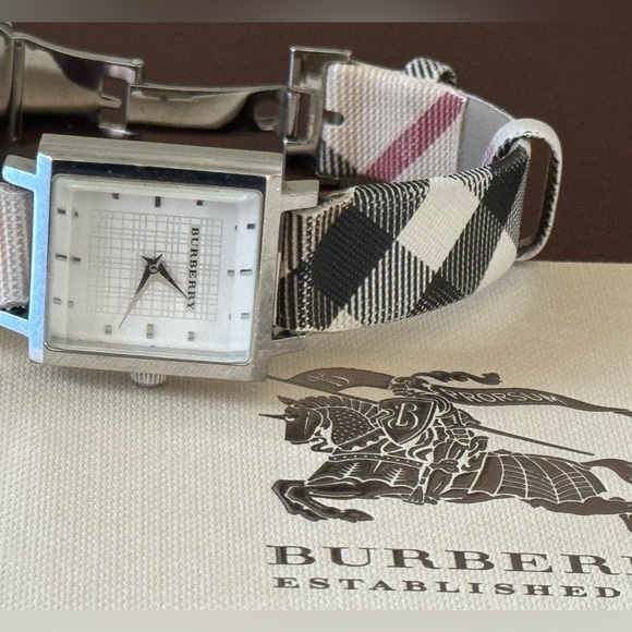 Authentic Burberry watch - Picture 10 of 13